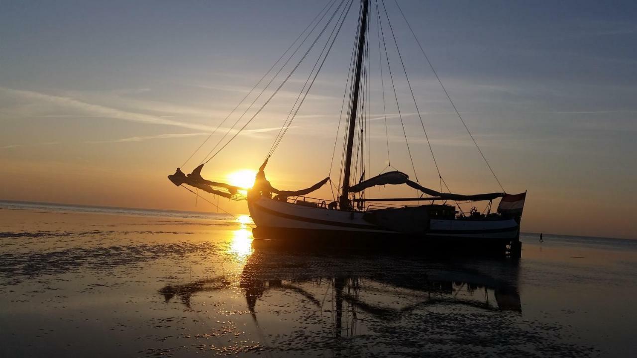 Tjalkjacht Pelikaan Volendam Otel Dış mekan fotoğraf